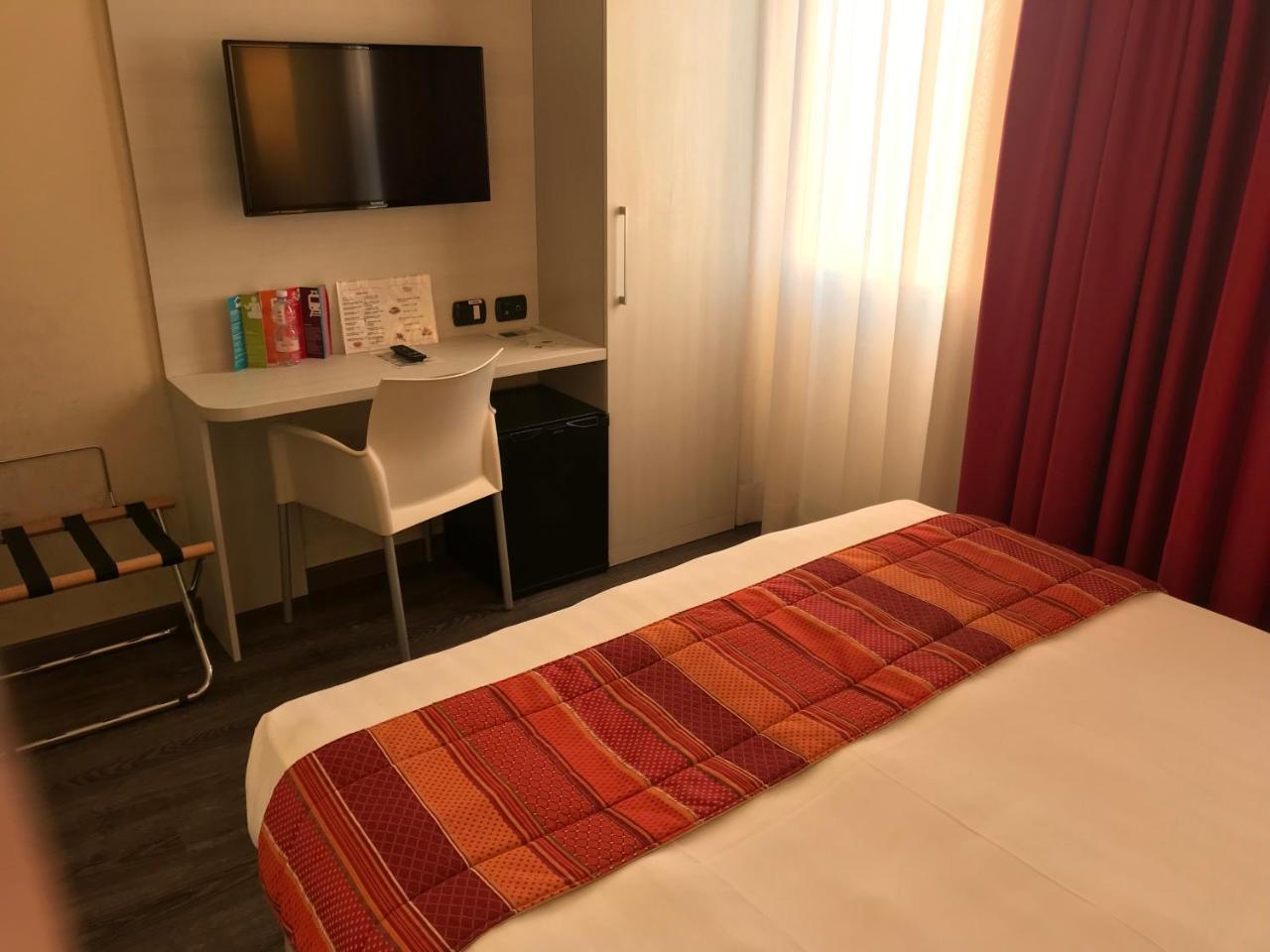 Bis Hotel Varese Esterno foto